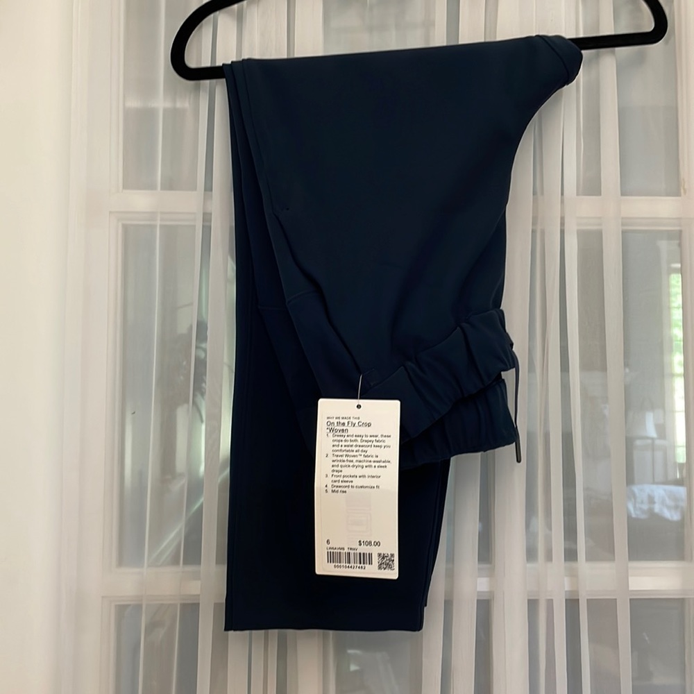 Lululemon - NEW On The Fly cropped pants - size 6